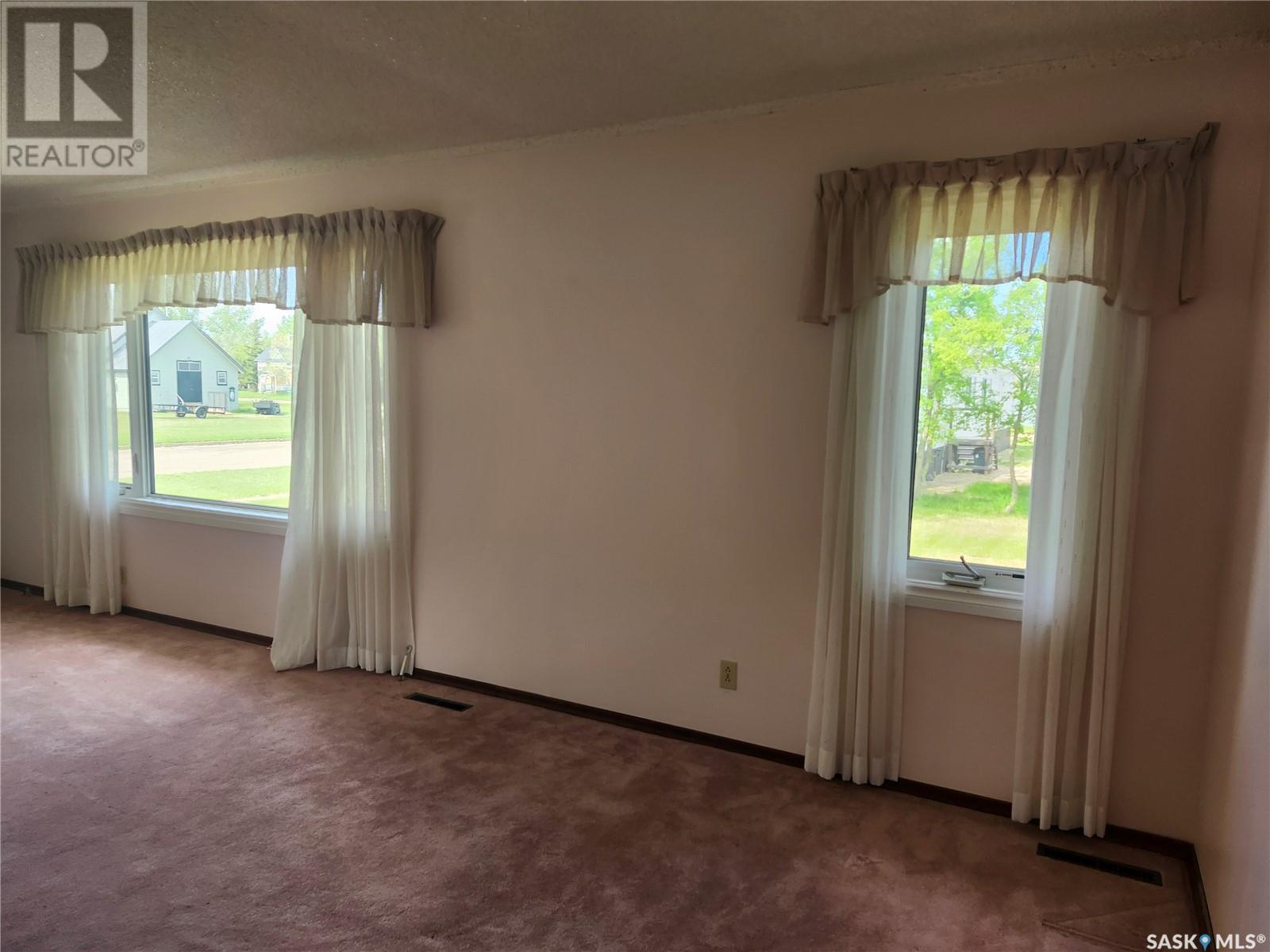16 H Avenue, Willow Bunch, Saskatchewan  S0H 0K0 - Photo 5 - SK007875