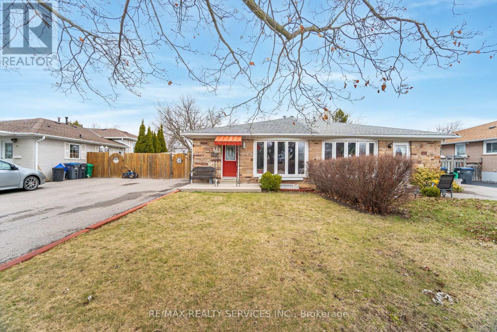 25 Edenridge Drive, Brampton, Ontario  L6T 3A9 - Photo 1 - W12187463
