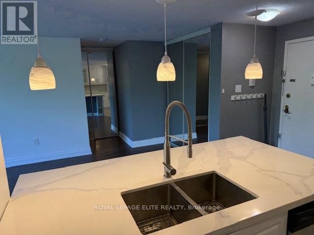 310 - 3120 Kirwin Avenue, Mississauga (Cooksville), Ontario  L5A 3R2 - Photo 5 - W12186079