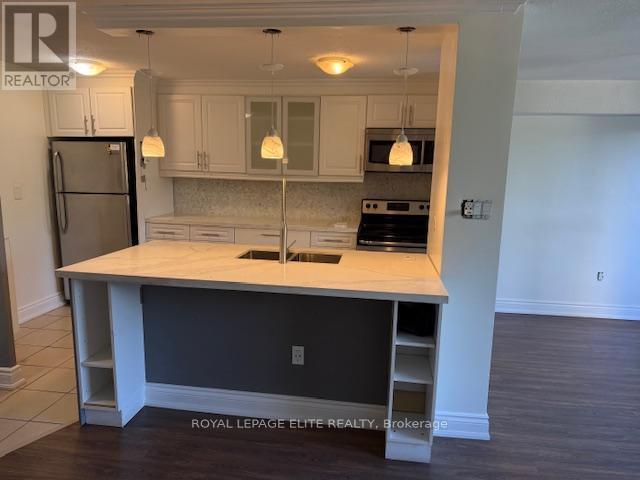 310 - 3120 Kirwin Avenue, Mississauga (Cooksville), Ontario  L5A 3R2 - Photo 8 - W12186079