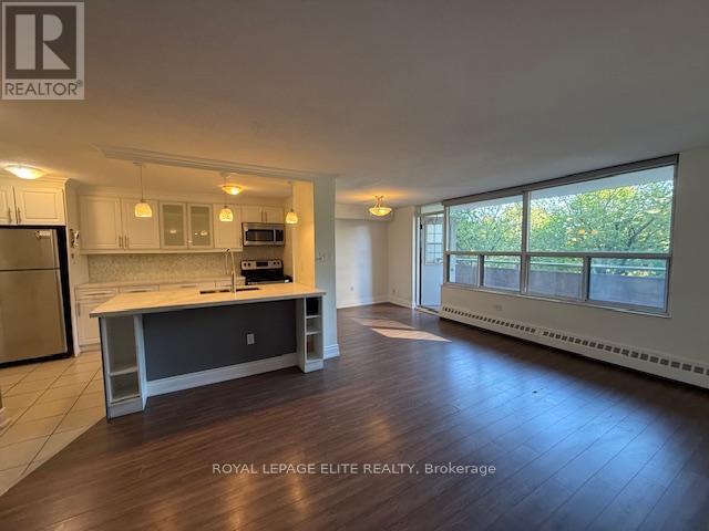 310 - 3120 Kirwin Avenue, Mississauga (Cooksville), Ontario  L5A 3R2 - Photo 7 - W12186079