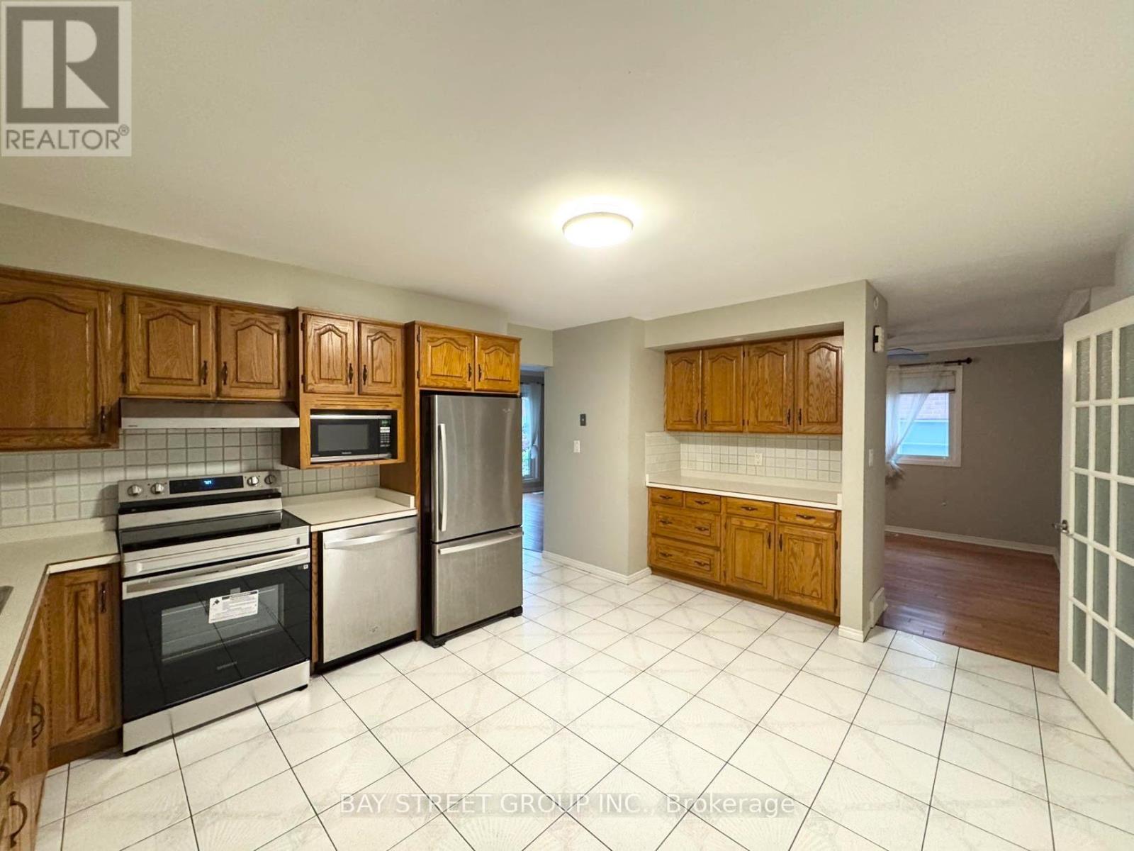 7342 Nathan Court, Niagara Falls, Ontario  L2G 7R6 - Photo 7 - X12096455