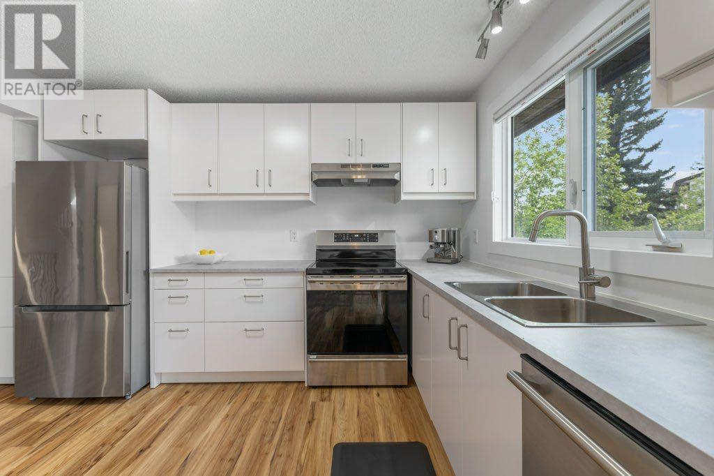 Property at 74, 1190 Ranchview Road NW image 3