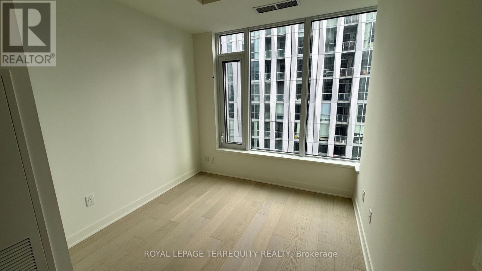 4906 - 11 Yorkville Avenue, Toronto, Ontario  M4W 0B7 - Photo 8 - C12187405