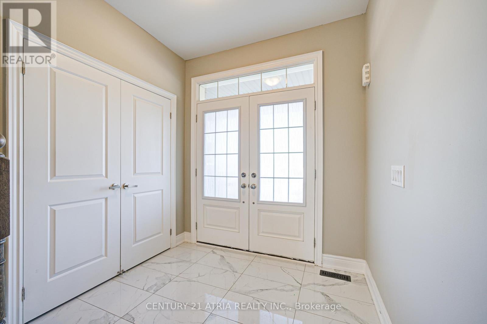 150 Walter English Drive, East Gwillimbury (Queensville), Ontario  L9N 0Y8 - Photo 3 - N12187504