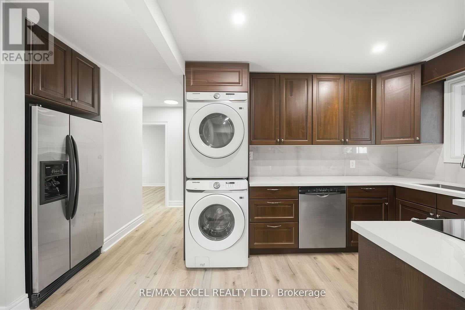 433 Osiris Drive, Richmond Hill, Ontario  L4C 2R1 - Photo 9 - N12187510