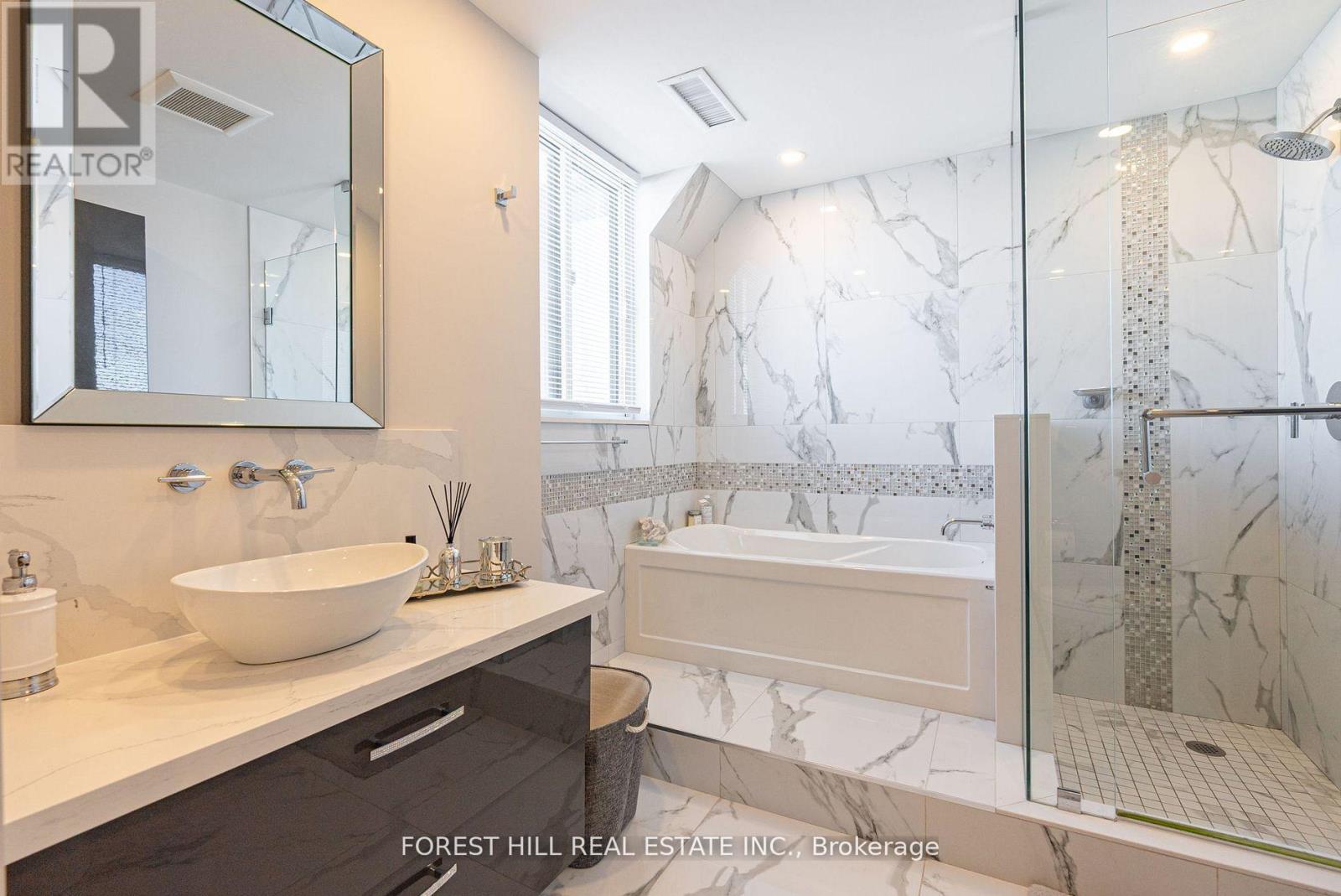 Ph01 - 30 Harding Boulevard W, Richmond Hill, Ontario  L4C 9M3 - Photo 12 - N12187511