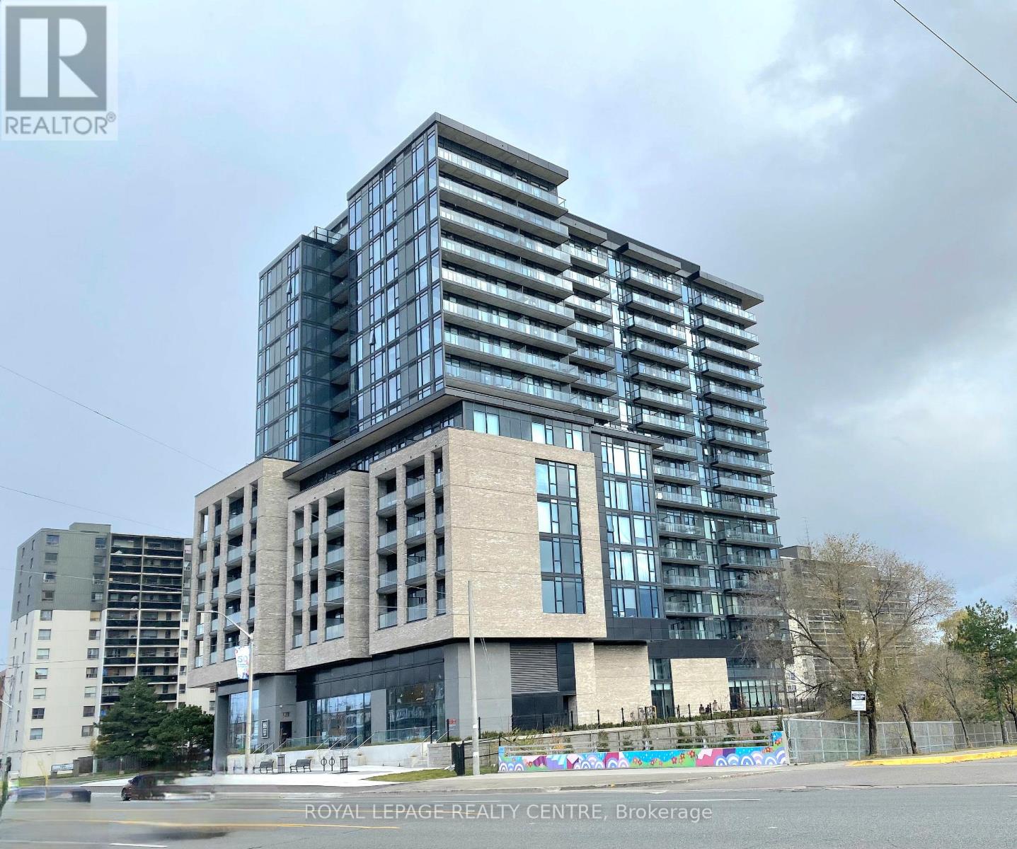 525 - 86 Dundas Street E, Mississauga, Ontario  L5A 0B1 - Photo 2 - W12187508