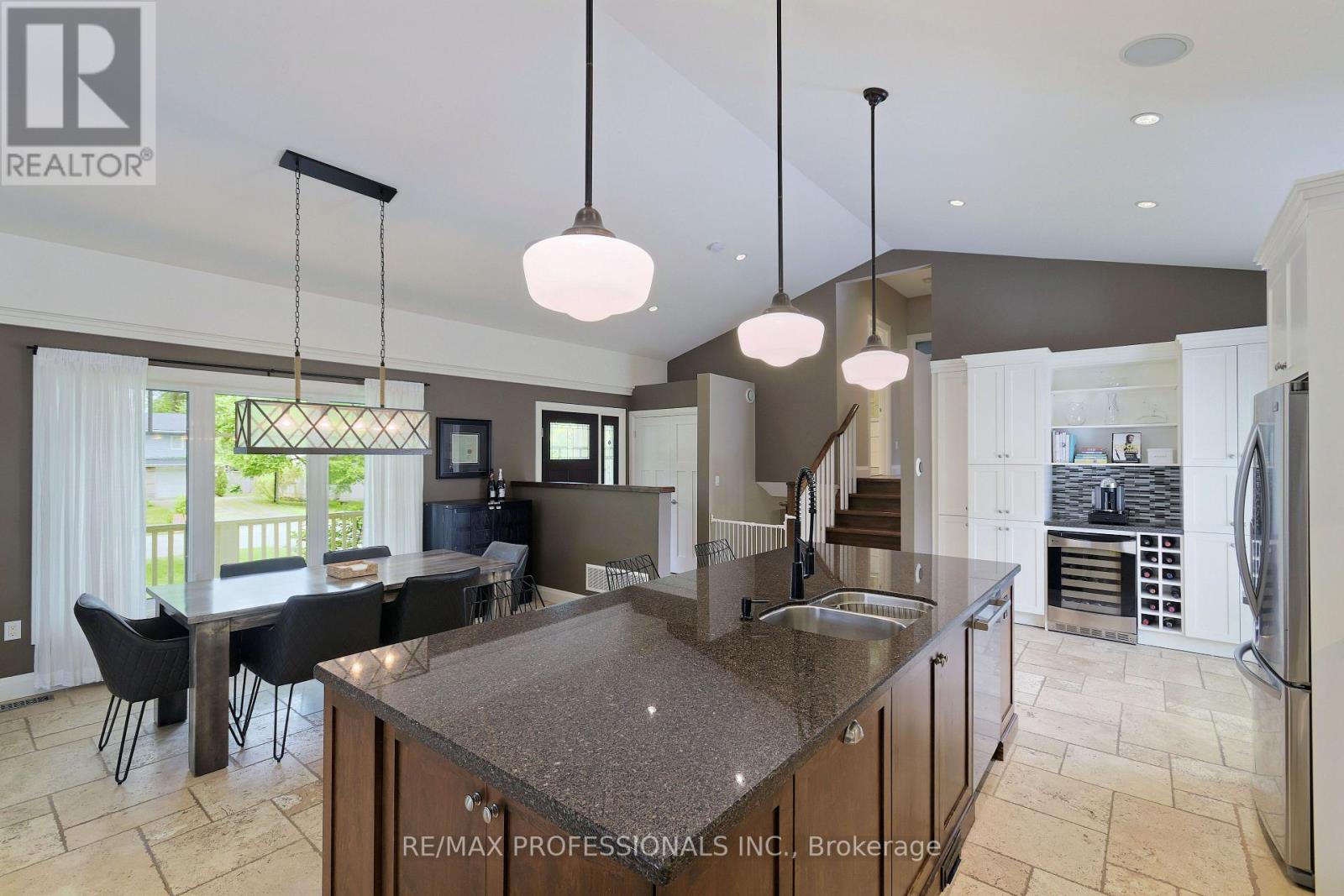 321 Wendy Lane, Oakville (Wo West), Ontario  L6L 4P9 - Photo 11 - W12187535