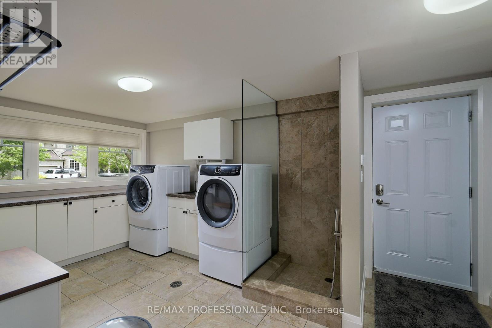 321 Wendy Lane, Oakville, Ontario  L6L 4P9 - Photo 24 - W12187535