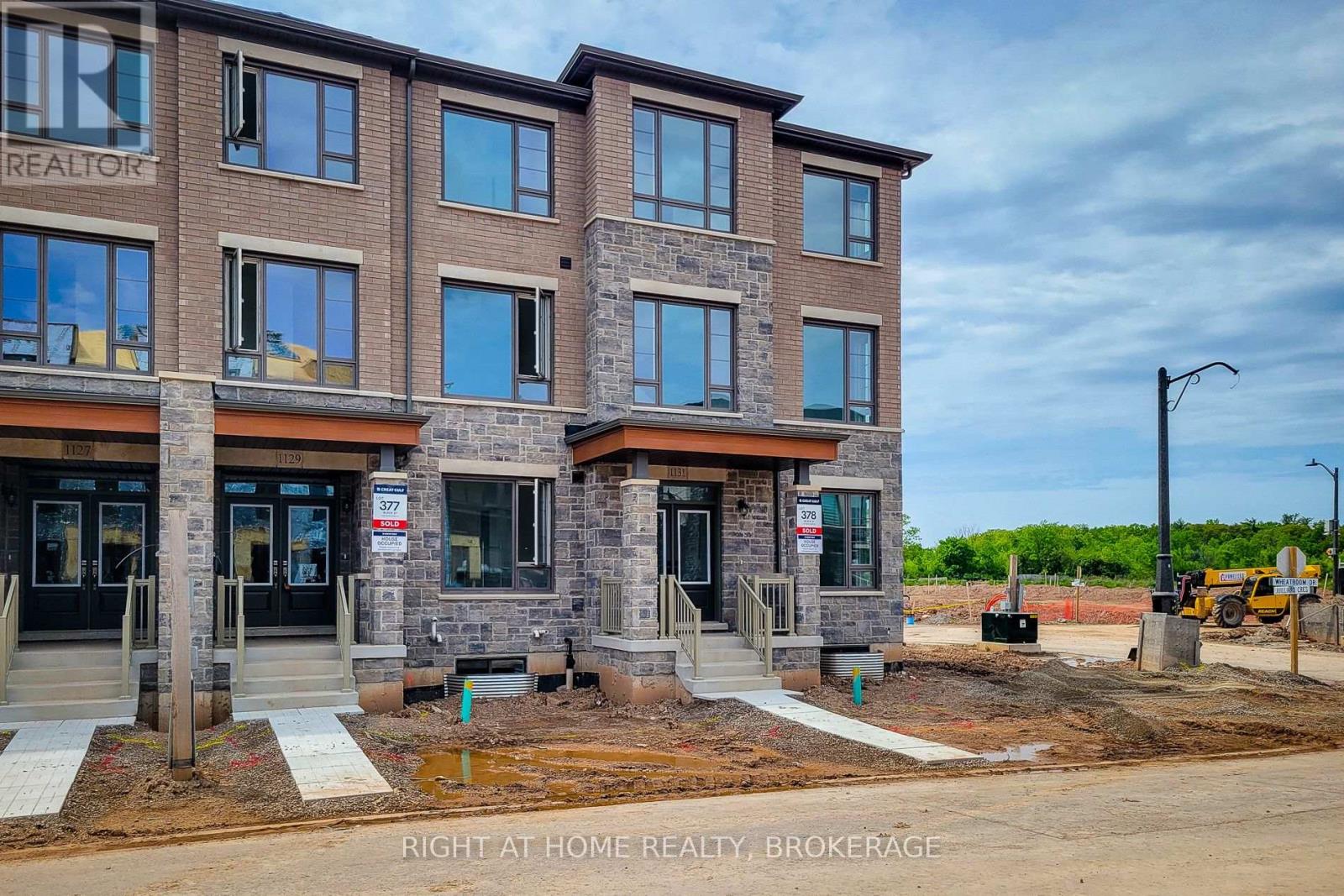 1131 Wheat Boom Drive S, Oakville, Ontario  L6H 8B9 - Photo 2 - W12187538