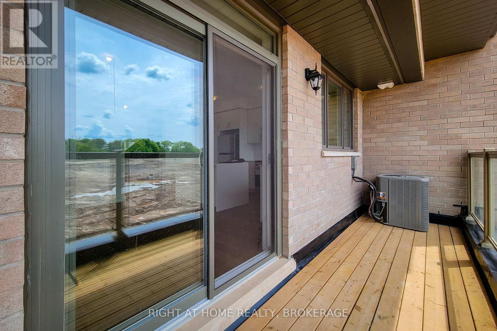 1131 Wheat Boom Drive S, Oakville, Ontario  L6H 8B9 - Photo 21 - W12187538