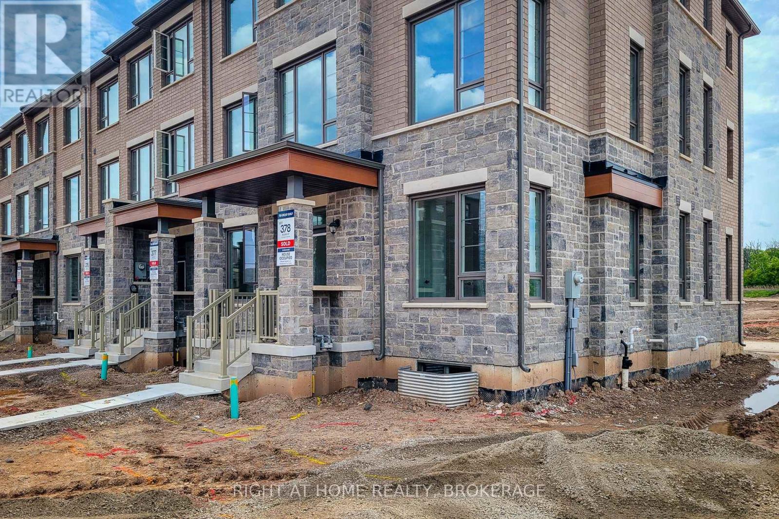 1131 Wheat Boom Drive S, Oakville, Ontario  L6H 8B9 - Photo 3 - W12187538