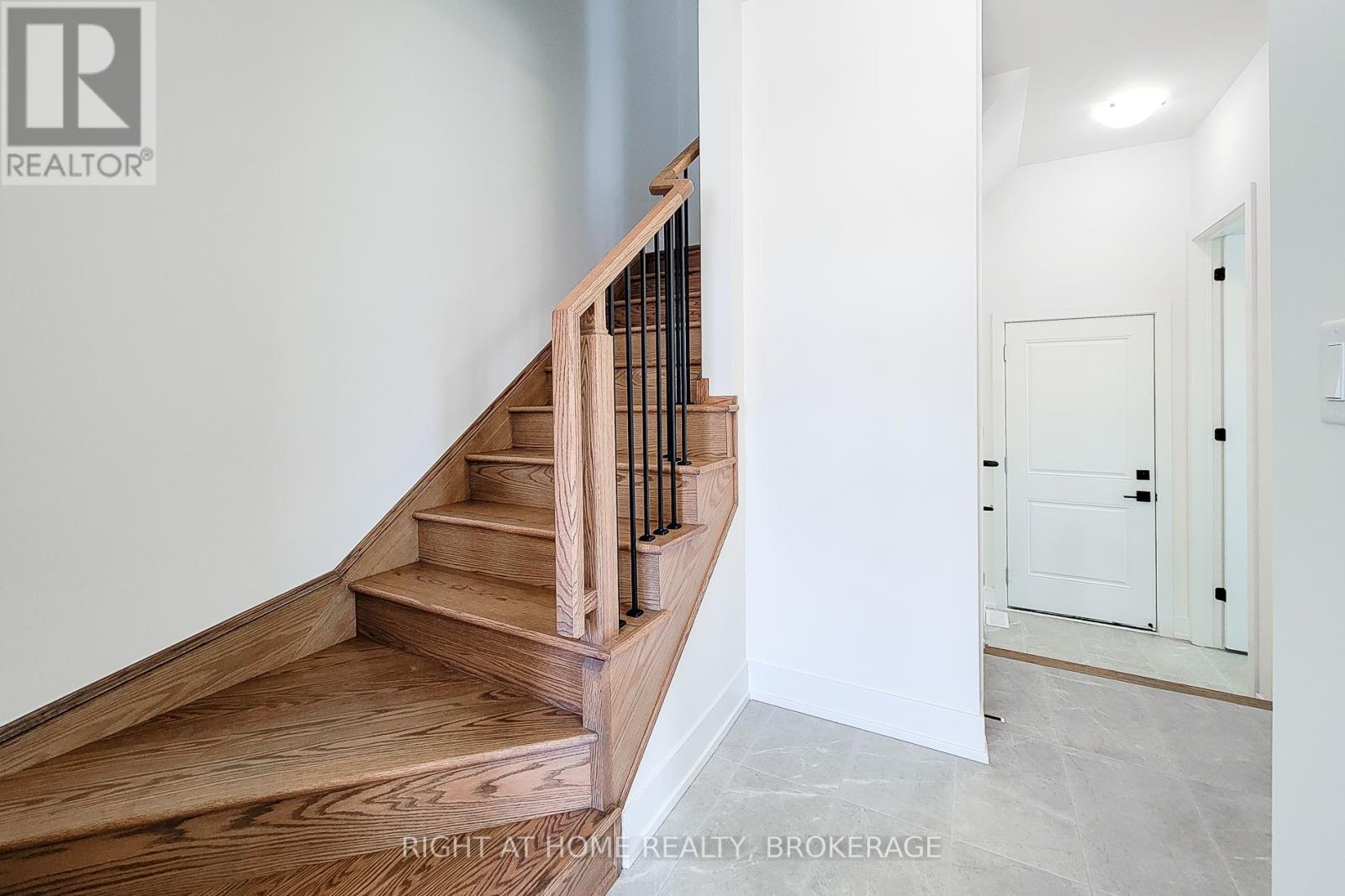 1131 Wheat Boom Drive S, Oakville, Ontario  L6H 8B9 - Photo 7 - W12187538