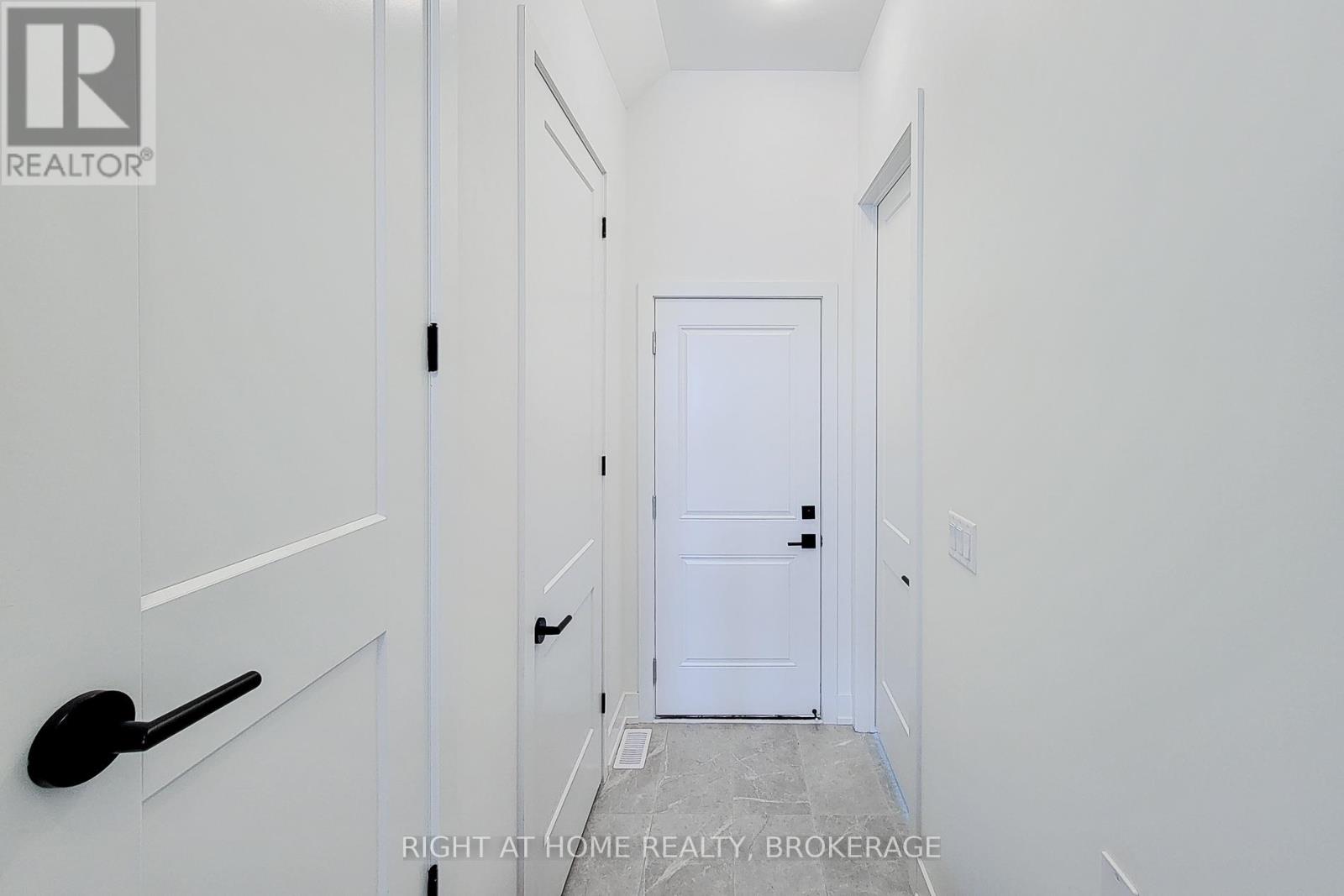 1131 Wheat Boom Drive S, Oakville, Ontario  L6H 8B9 - Photo 8 - W12187538