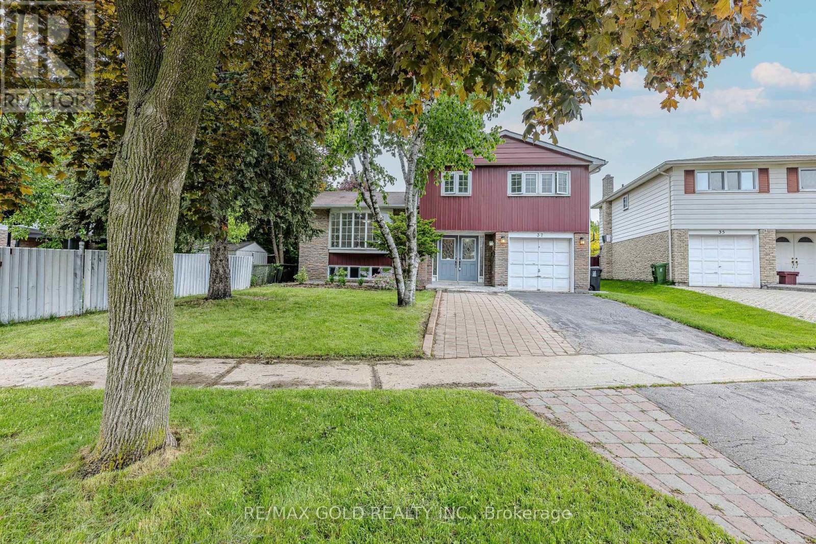 37 BOUNDY CRESCENT, Toronto, Ontario