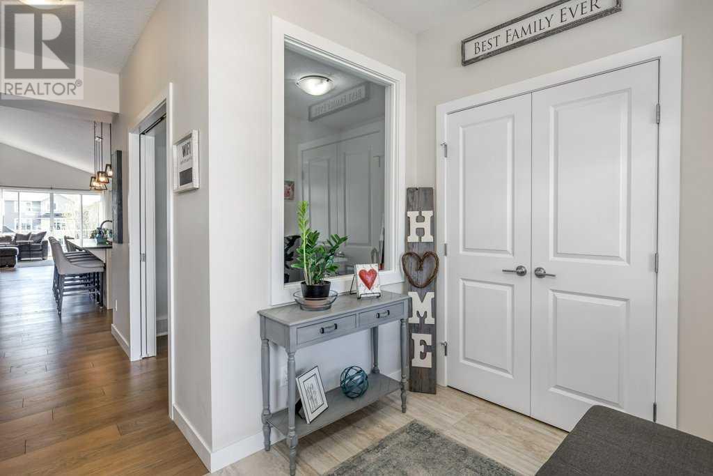 74 Bayview Circle Sw, Airdrie, Alberta  T4B 4H3 - Photo 3 - A2223855