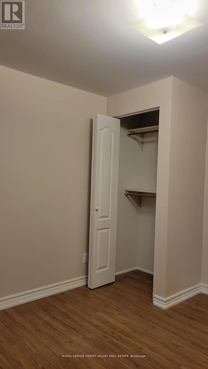 72 Starhill Crescent, Brampton (Sandringham-Wellington North), Ontario  L6R 2W1 - Photo 4 - W12058878