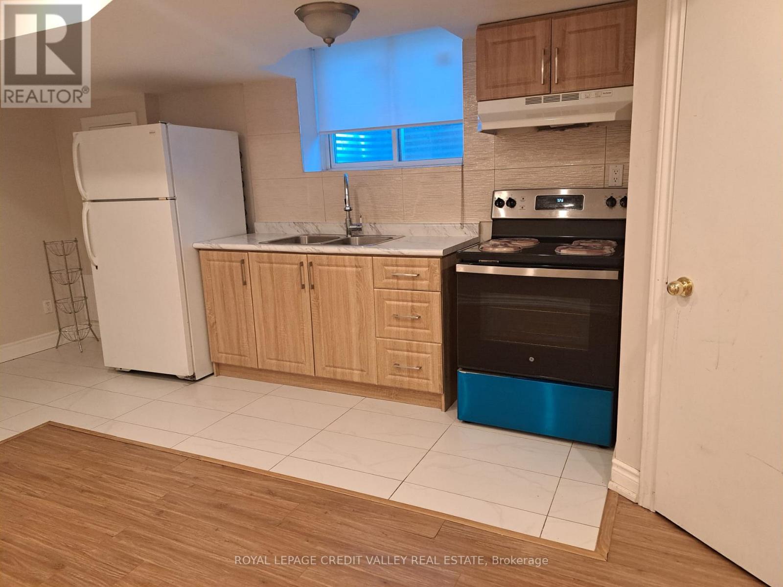 72 Starhill Crescent, Brampton (Sandringham-Wellington North), Ontario  L6R 2W1 - Photo 8 - W12058878