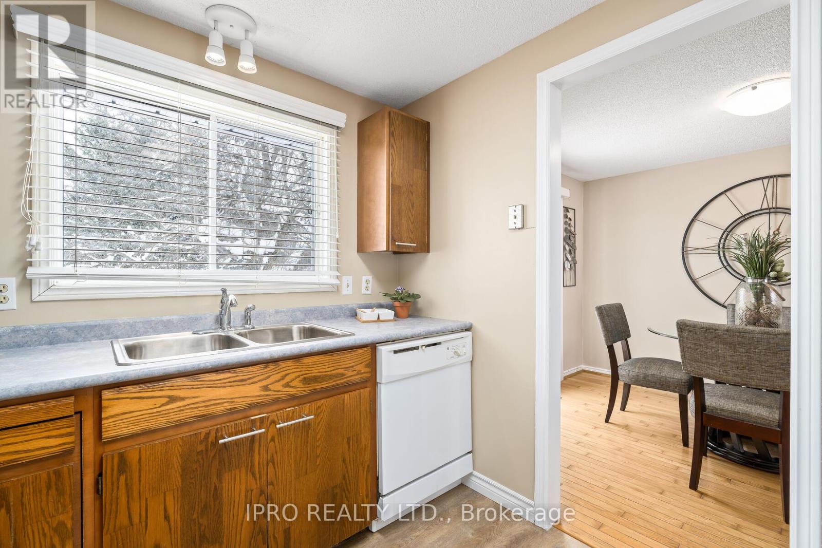 9 Balsam Court, New Tecumseth, Ontario  L0G 1W0 - Photo 13 - N12187546