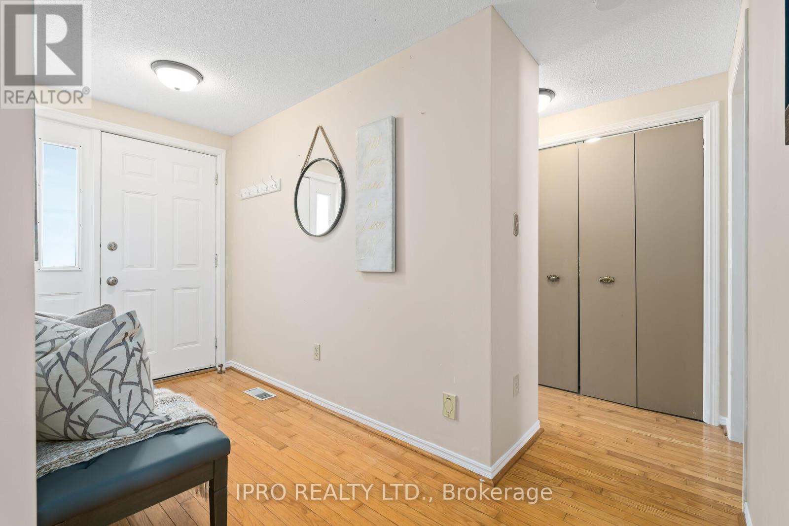9 Balsam Court, New Tecumseth, Ontario  L0G 1W0 - Photo 8 - N12187546