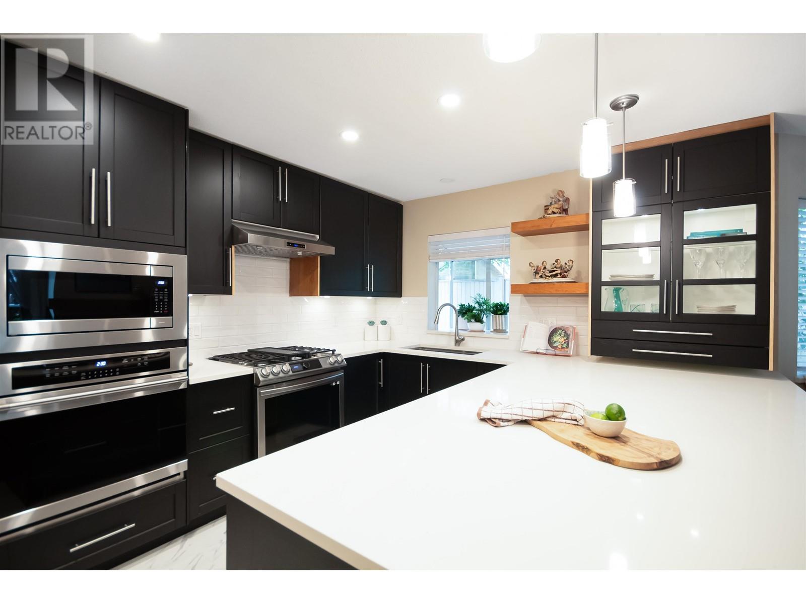 1 11502 Burnett Street, Maple Ridge, British Columbia  V2X 0Y2 - Photo 2 - R3006897