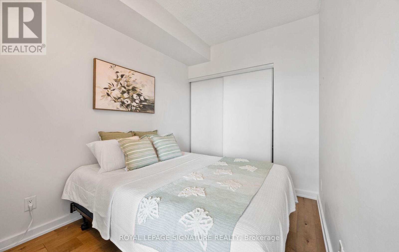 1813 - 105 The Queensway, Toronto, Ontario  M6S 5B5 - Photo 12 - W12187542