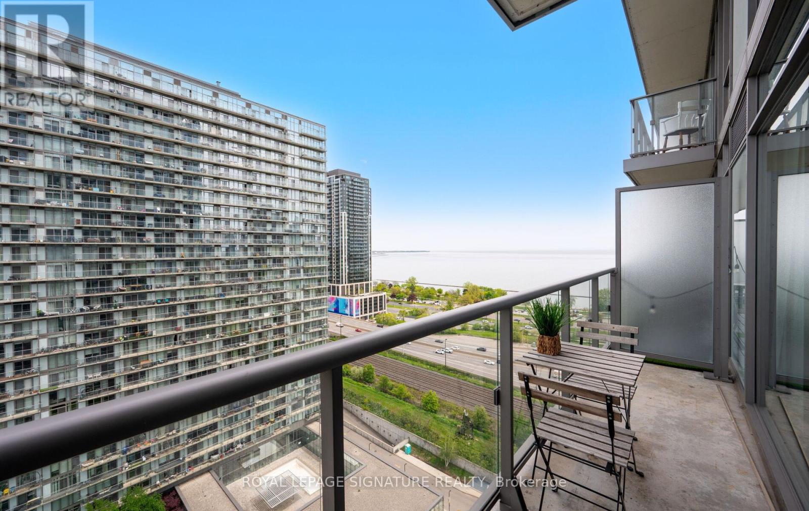 1813 - 105 The Queensway, Toronto, Ontario  M6S 5B5 - Photo 19 - W12187542