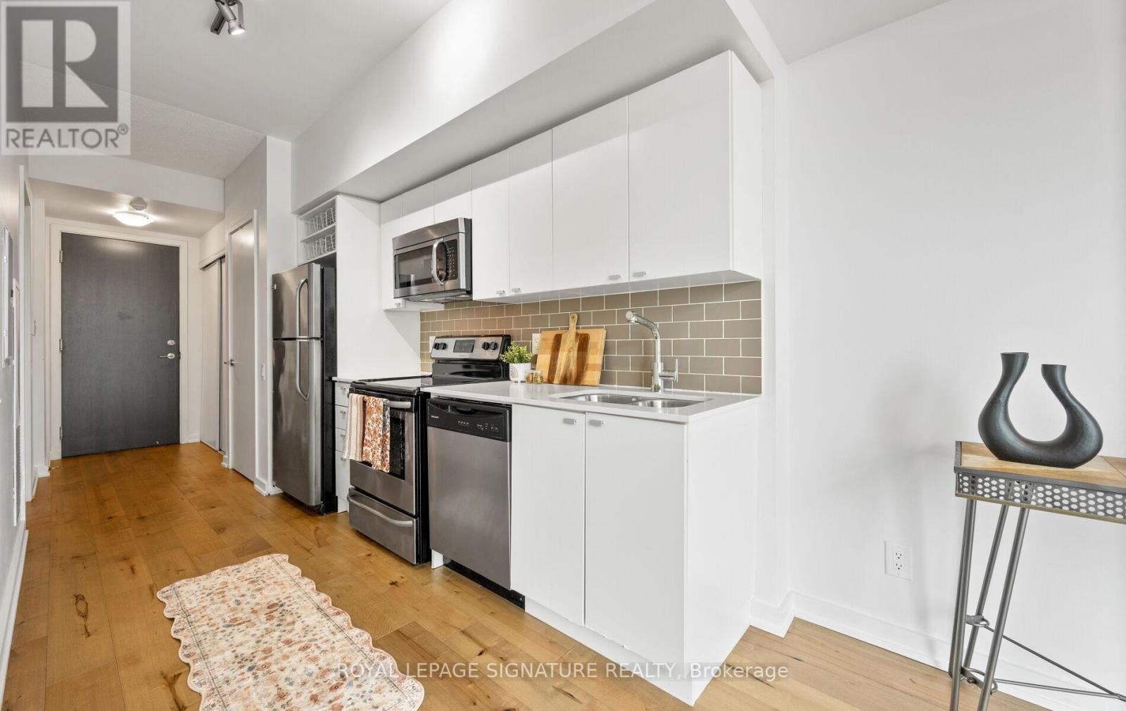 1813 - 105 The Queensway, Toronto, Ontario  M6S 5B5 - Photo 8 - W12187542