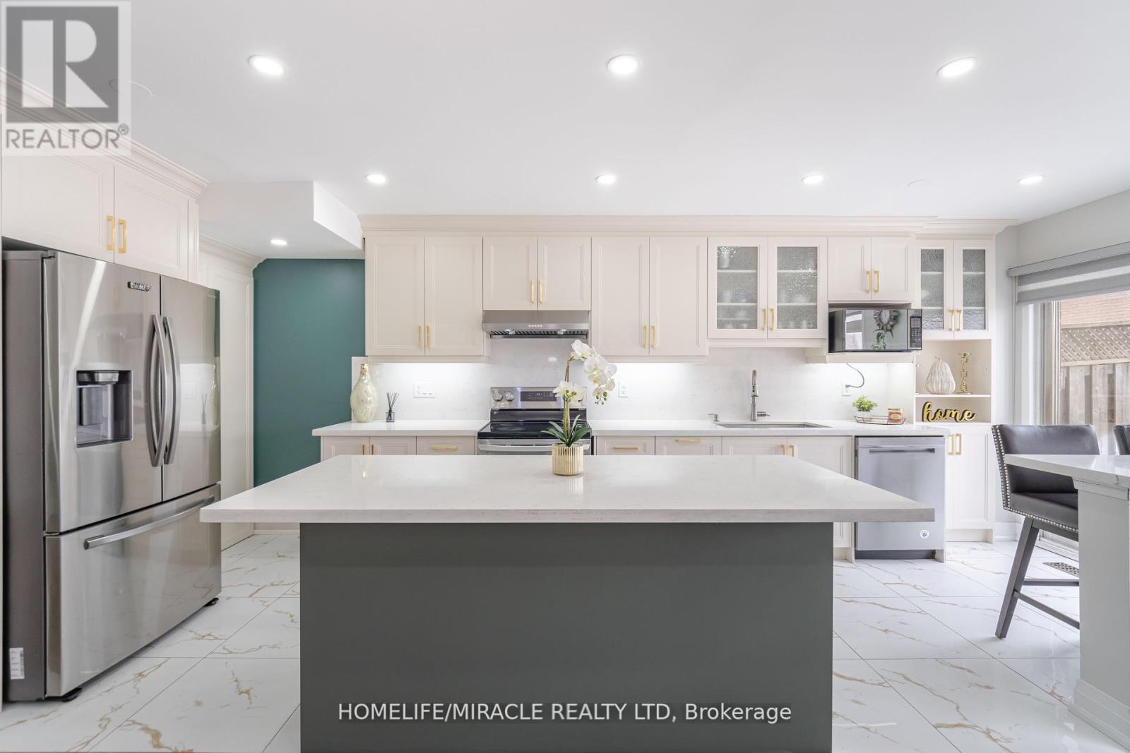 10 Hackberry Gate, Brampton (Sandringham-Wellington North), Ontario  L6R 2E7 - Photo 11 - W12187548