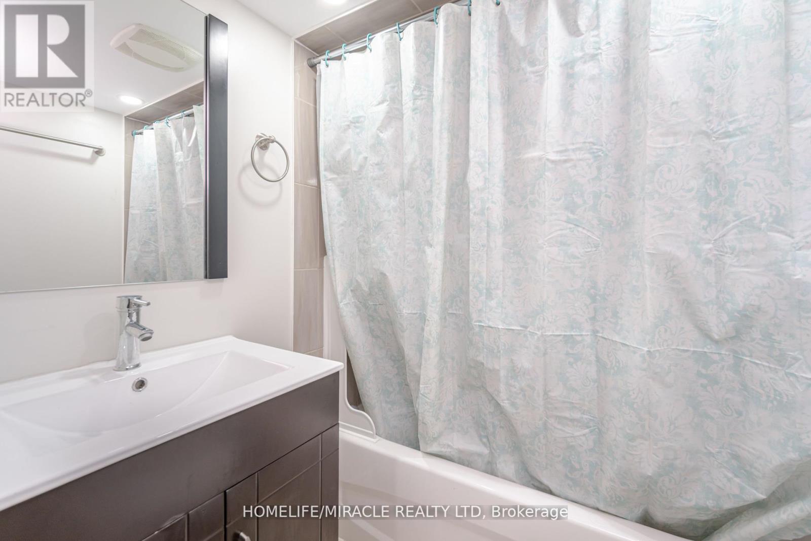10 Hackberry Gate, Brampton (Sandringham-Wellington North), Ontario  L6R 2E7 - Photo 22 - W12187548