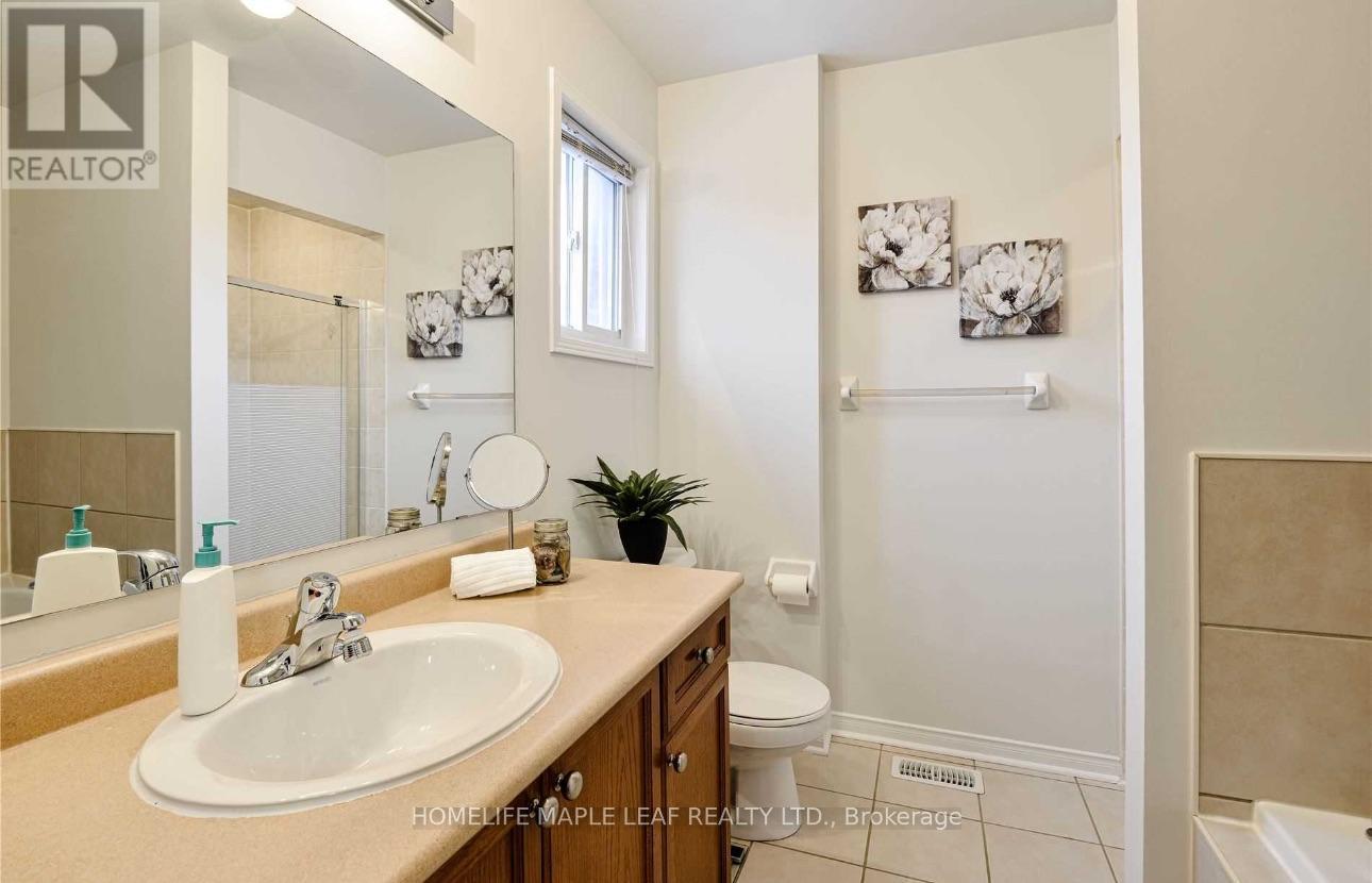 17 Hollingsworth Circle, Brampton, Ontario  L7A 0J7 - Photo 9 - W12123072