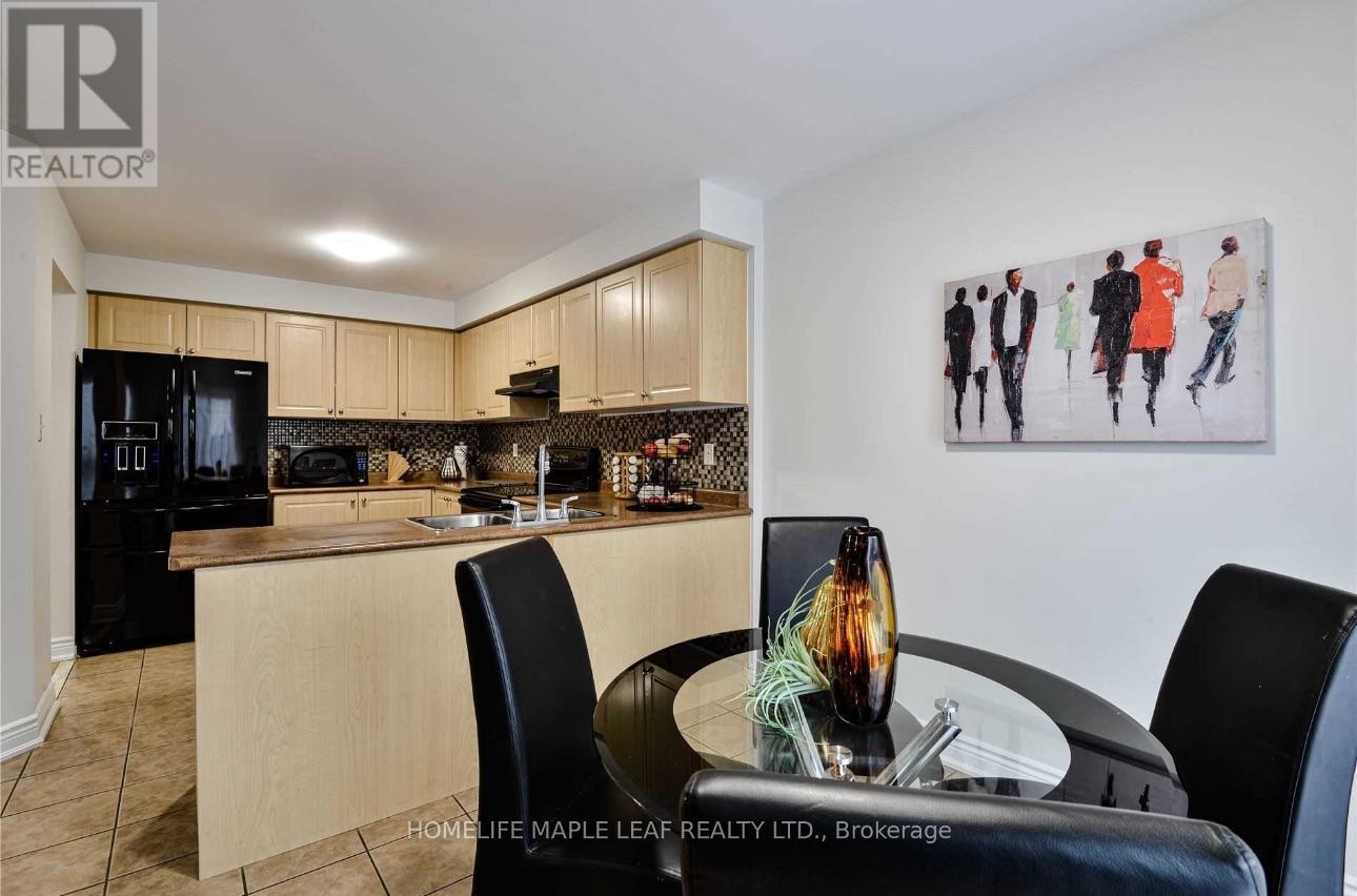 17 Hollingsworth Circle, Brampton, Ontario  L7A 0J7 - Photo 2 - W12123072