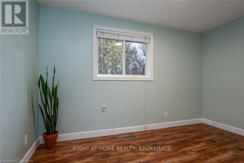 Main - 206 Winston Boulevard, Cambridge, Ontario  N3C 1M3 - Photo 8 - X12187562
