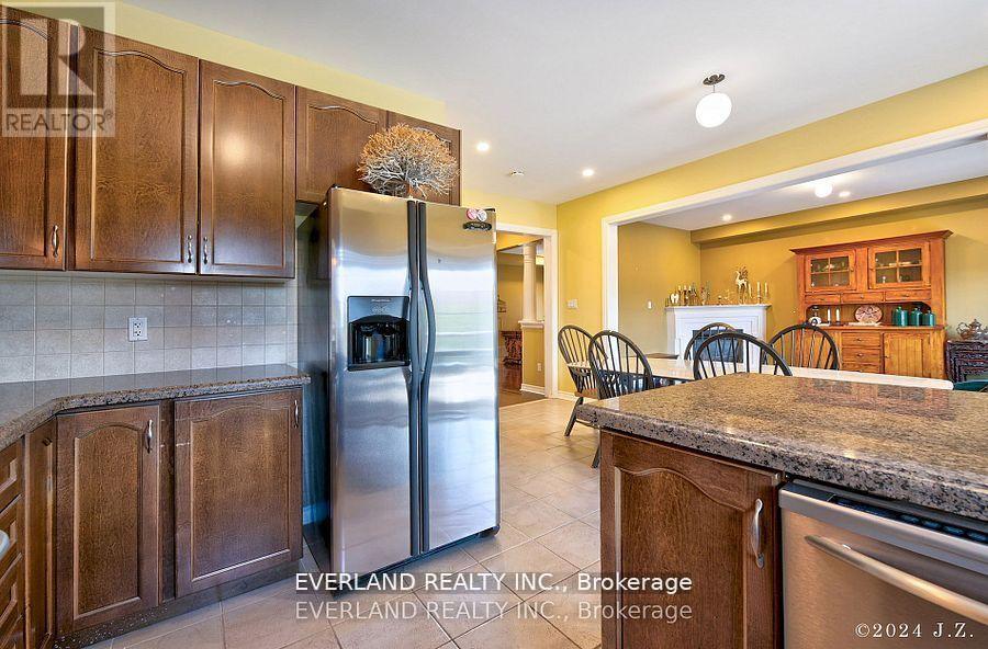 12 Ferretti Street, Vaughan, Ontario  L6A 0H7 - Photo 15 - N12187568