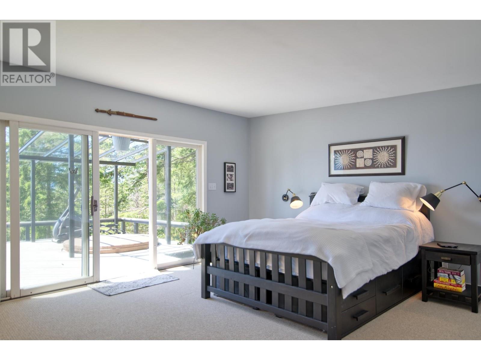 10991- 10993 Sunshine Coast Highway, Halfmoon Bay, British Columbia  V7Z 1B8 - Photo 17 - R3003697