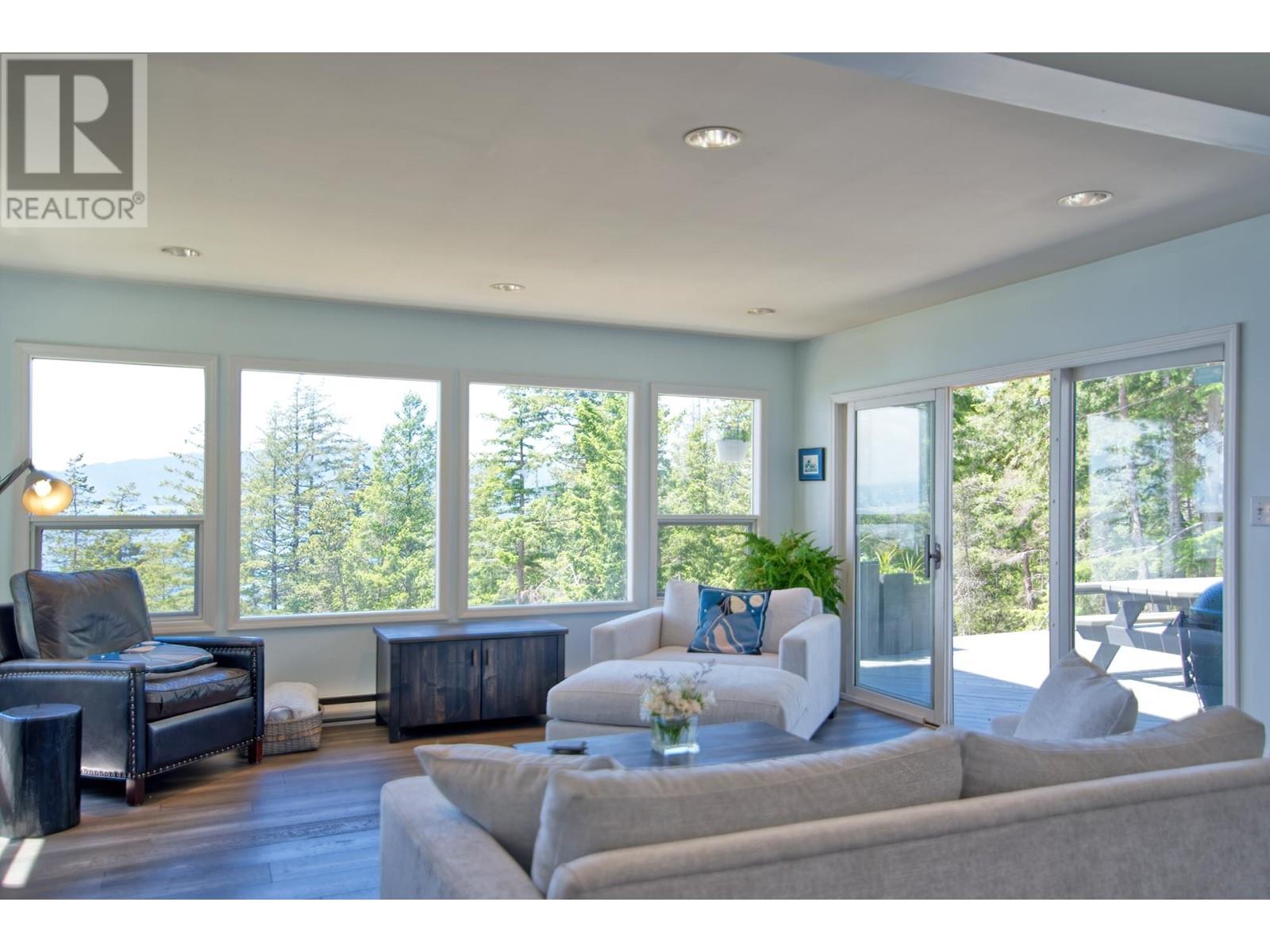 10991- 10993 Sunshine Coast Highway, Halfmoon Bay, British Columbia  V7Z 1B8 - Photo 12 - R3003697