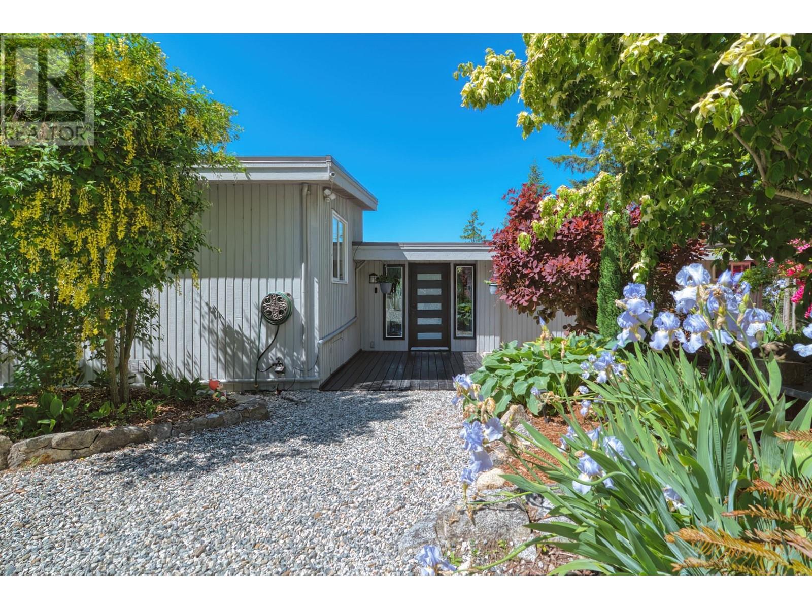 10991- 10993 Sunshine Coast Highway, Halfmoon Bay, British Columbia  V7Z 1B8 - Photo 4 - R3003697