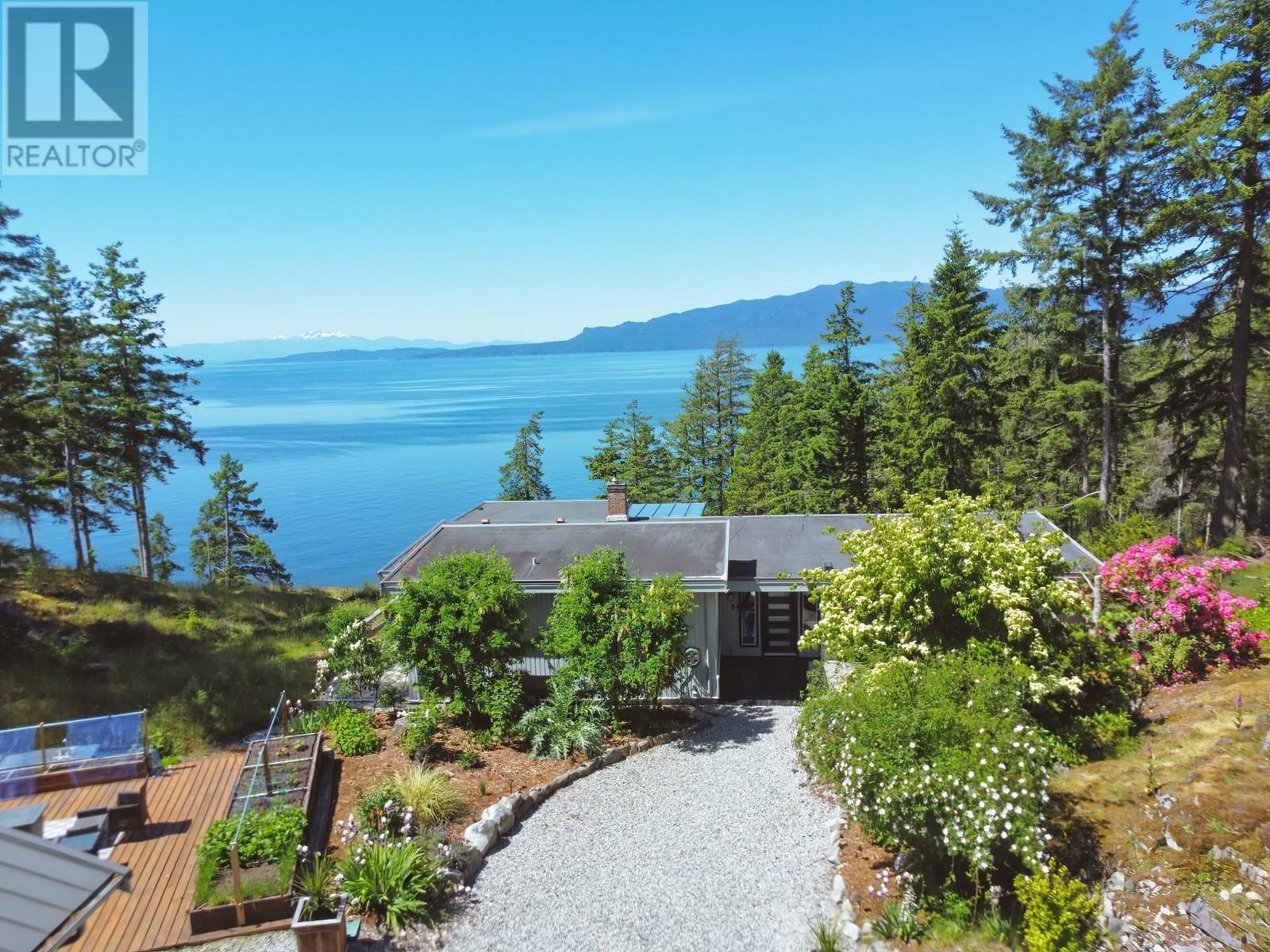 10991- 10993 Sunshine Coast Highway, Halfmoon Bay, British Columbia  V7Z 1B8 - Photo 1 - R3003697