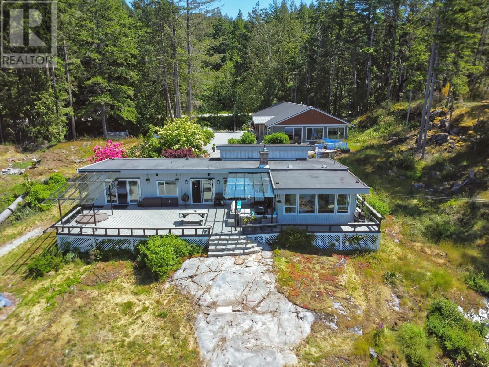 10991- 10993 Sunshine Coast Highway, Halfmoon Bay, British Columbia  V7Z 1B8 - Photo 3 - R3003697