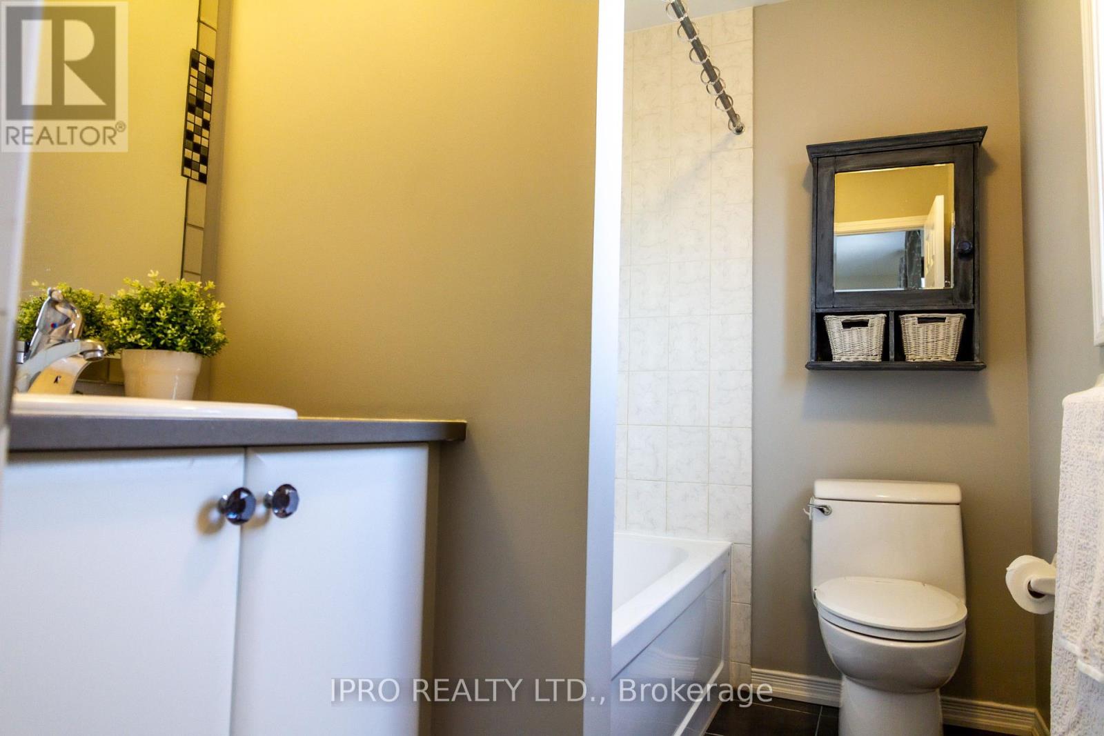 8309 Tulip Tree Drive, Niagara Falls, Ontario  L2H 0N4 - Photo 28 - X12187591