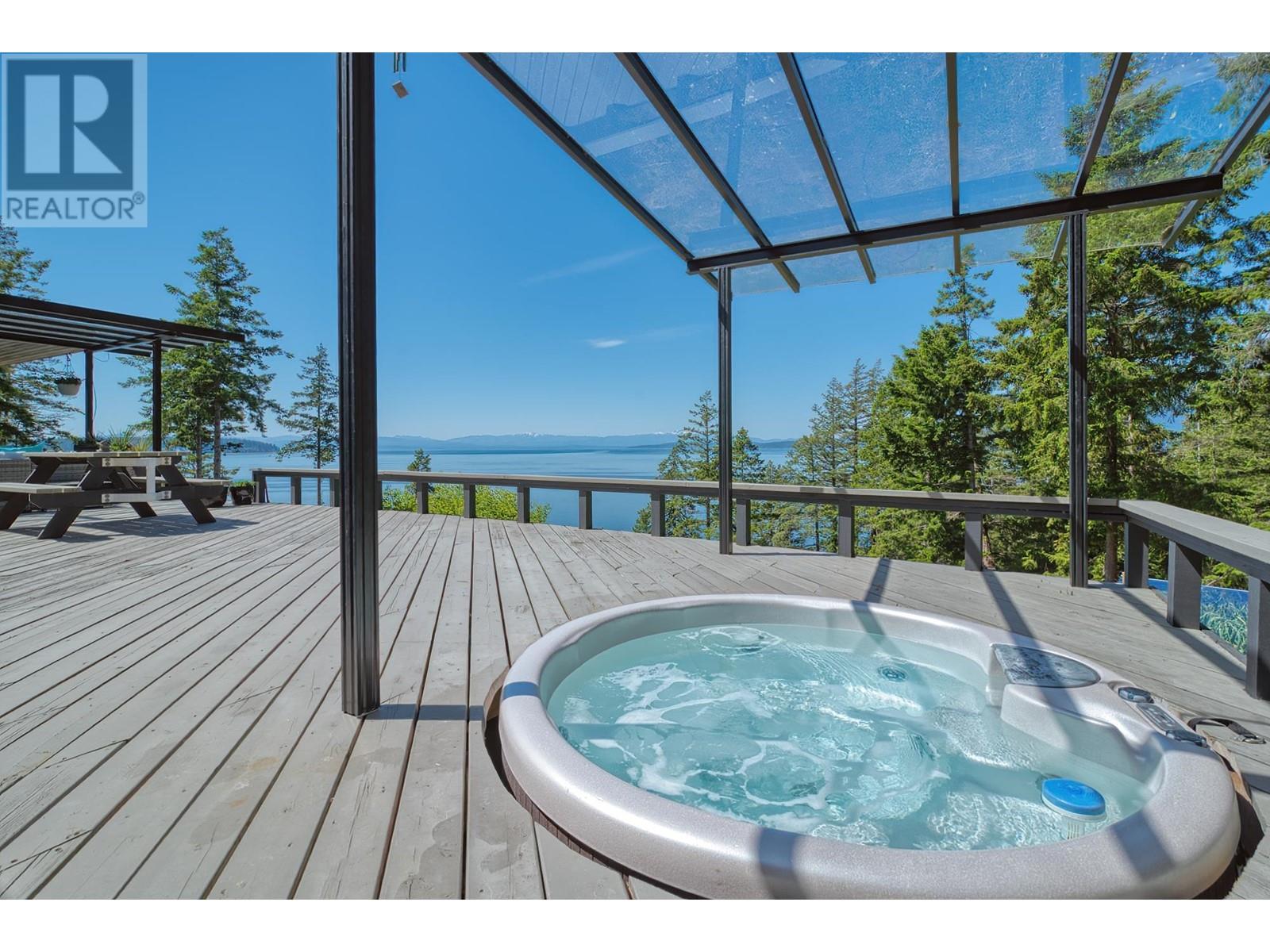 10991- 10993 Sunshine Coast Highway, Halfmoon Bay, British Columbia  V7Z 1B8 - Photo 5 - R3003697