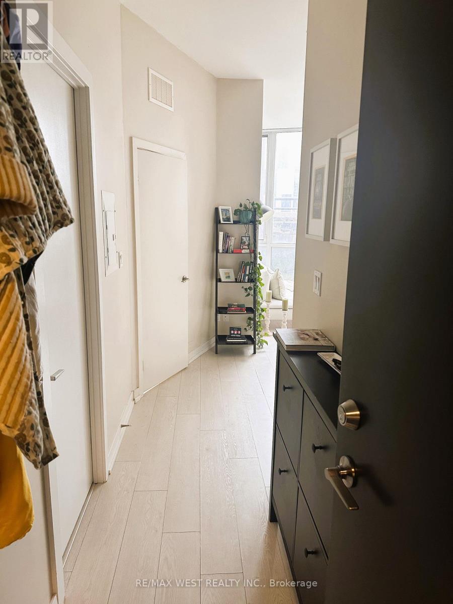 602 - 20 Bruyeres Mews, Toronto, Ontario  M5V 0G8 - Photo 5 - C12187612