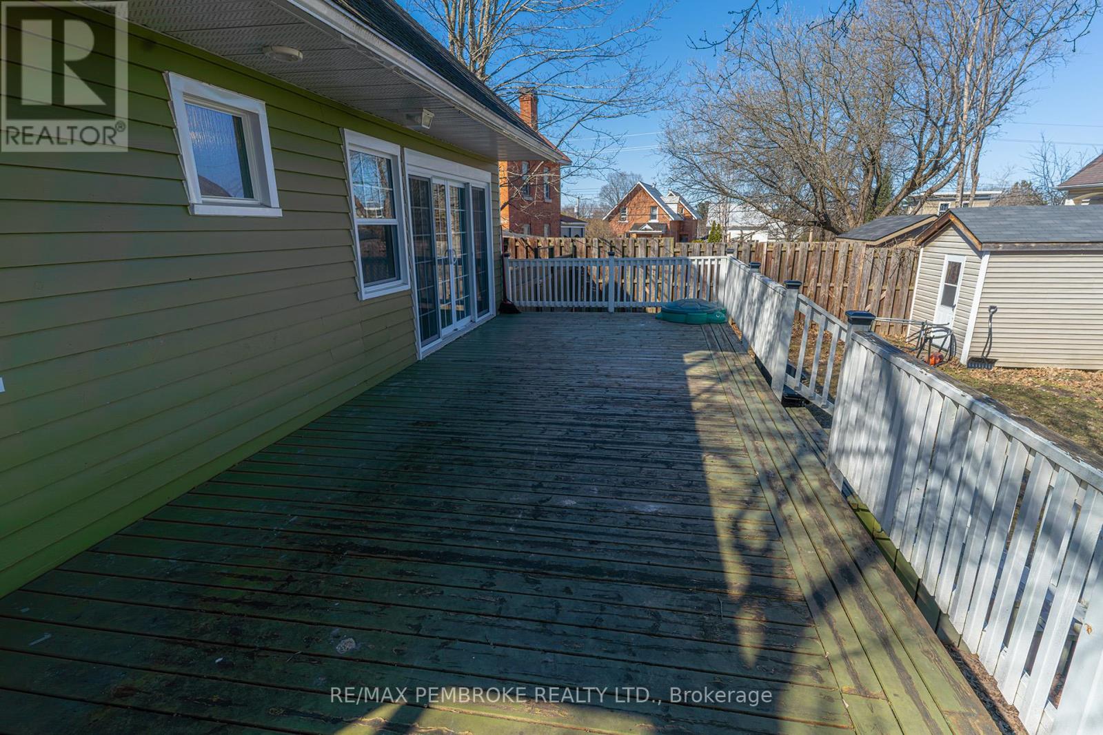 181 Hunter Street, Pembroke, Ontario  K8A 2N8 - Photo 5 - X12091757