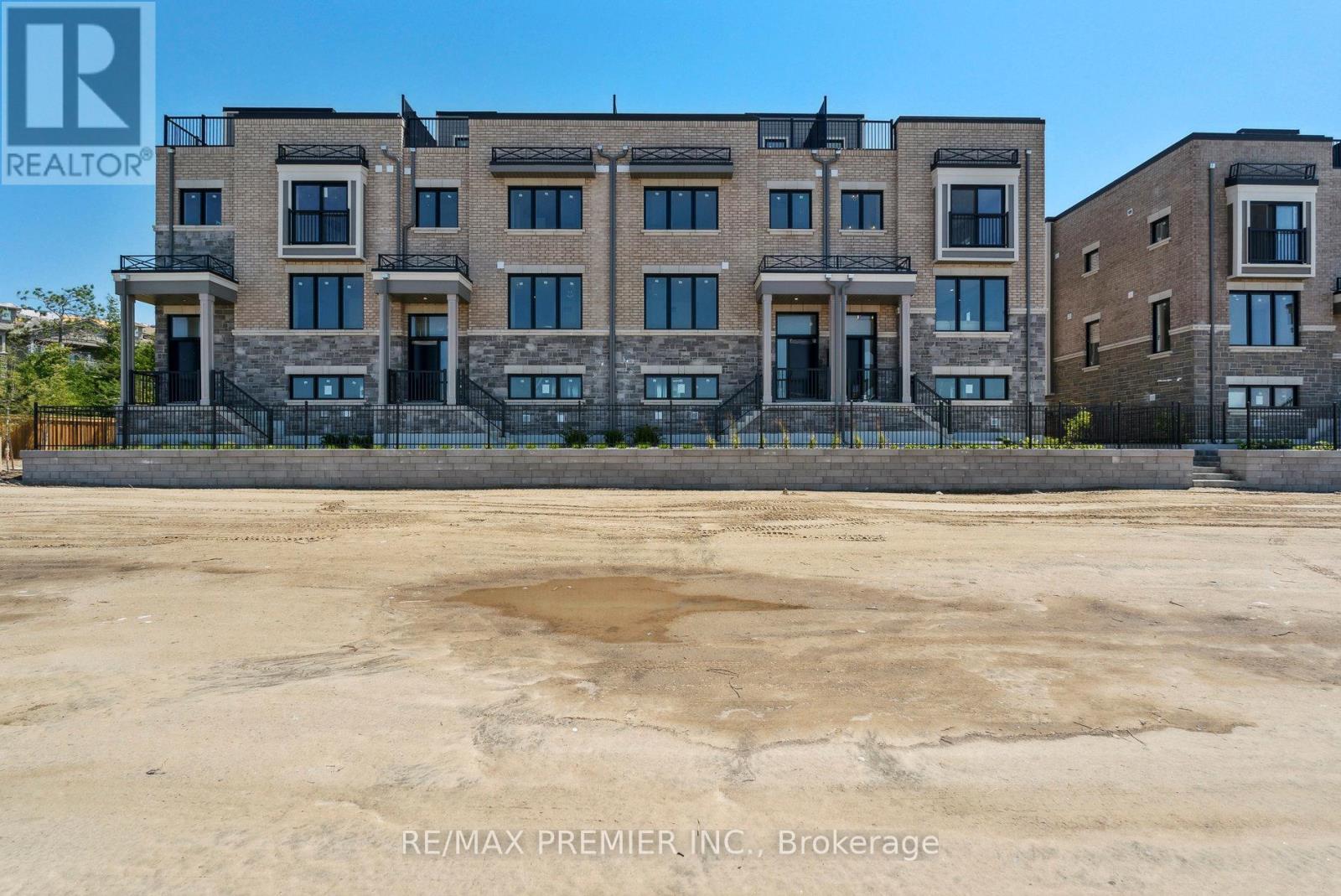 20 Julia Circle, Wasaga Beach, Ontario  L9Z 2M4 - Photo 3 - S12187606