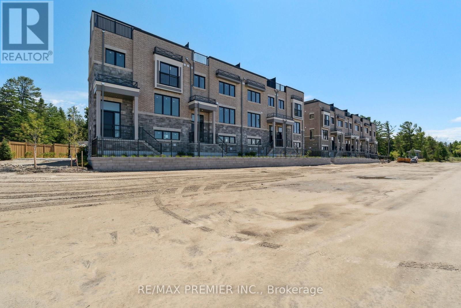 20 Julia Circle, Wasaga Beach, Ontario  L9Z 2M4 - Photo 4 - S12187606
