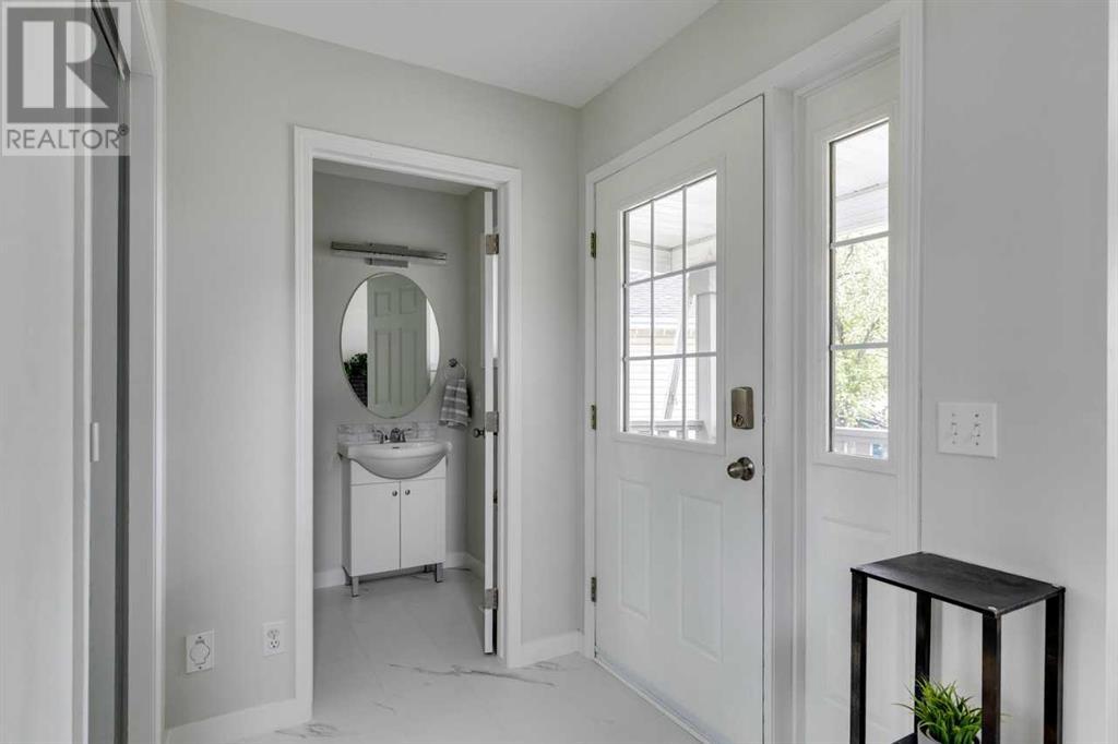 234 Sierra Vista Terrace Sw, Calgary, Alberta  T3H 3C5 - Photo 11 - A2225475