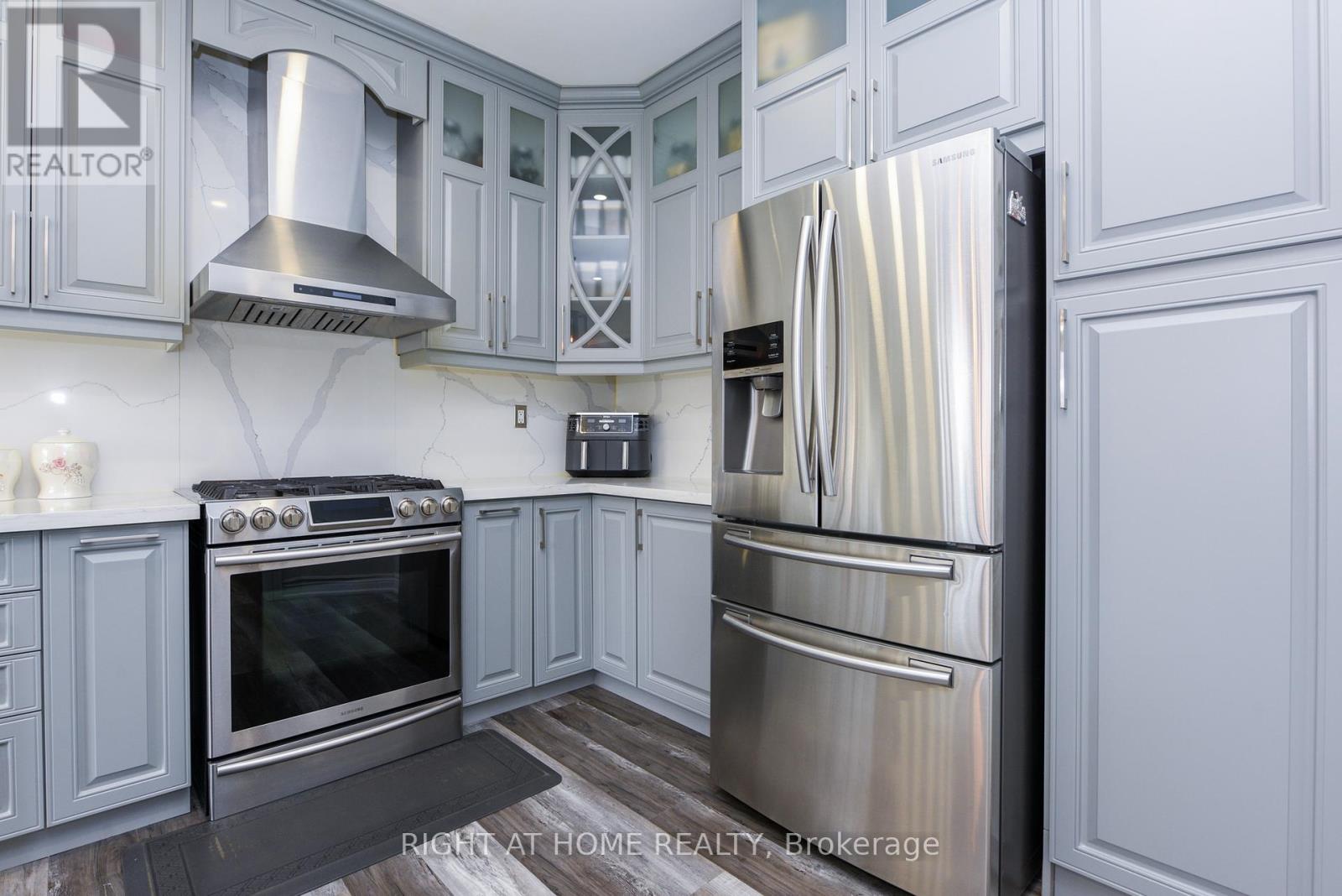 41 Darren Road, Brampton, Ontario  L6P 1Z5 - Photo 9 - W12187613