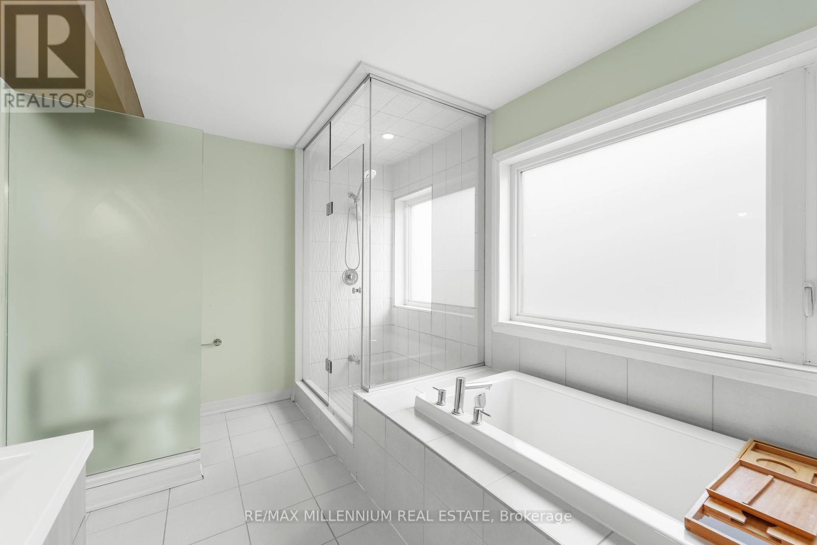46 Sarah Jackson Crescent, Toronto (Downsview-Roding-Cfb), Ontario  M3K 2B8 - Photo 13 - W12187617