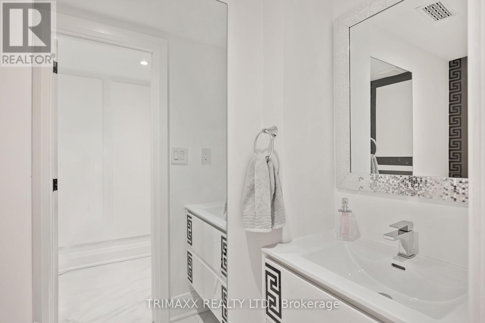 42 - 4165 Fieldgate Drive, Mississauga, Ontario  L4W 2M9 - Photo 5 - W12163570